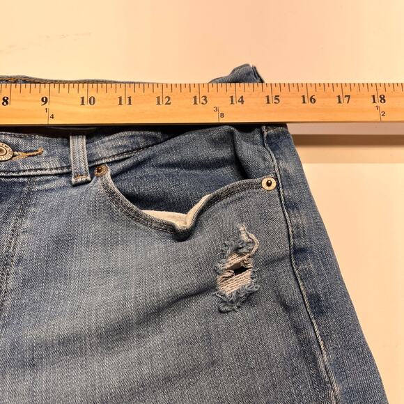 Levi’s Women’s Classic Straight Jeans Light Wash 6 - Picture 7 of 9